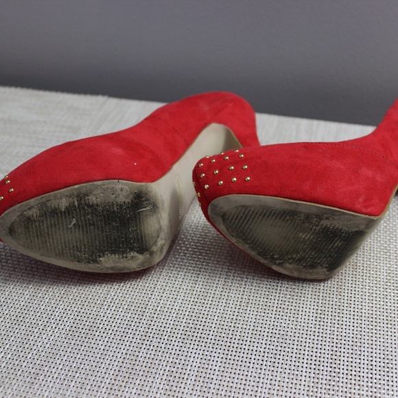 Red Heels - Picture 6 of 6